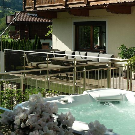 Apart Moidl Mit Privatem Pool ハート・イム・ツィラータール エクステリア 写真